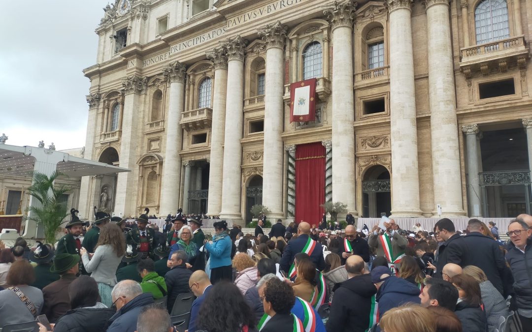 La Sardegna protagonista a Roma: le “Città dell’Olio” donano i rami di ulivo ai fedeli in occasione della Domenica delle Palme