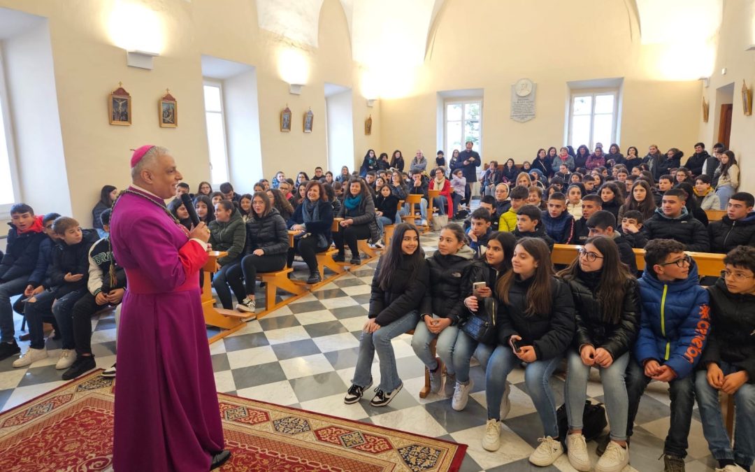 Giovedì Santo: il vescovo incontra i cresimandi