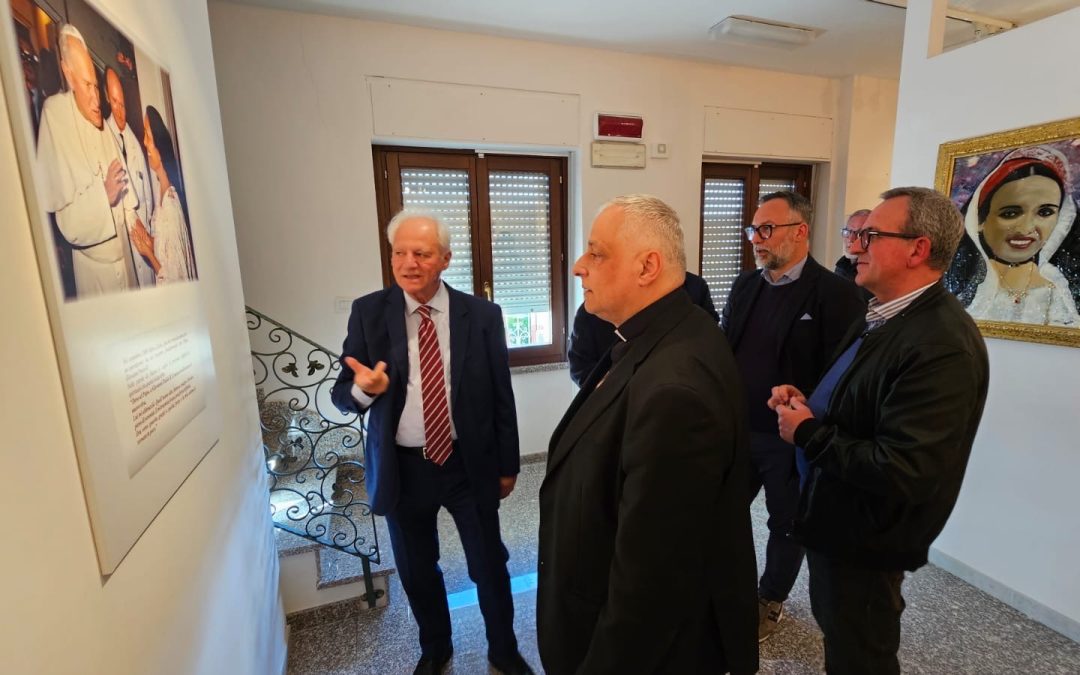 Visita pastorale: l’arcivescovo Gian Franco Saba al museo “Maria Carta” di Siligo