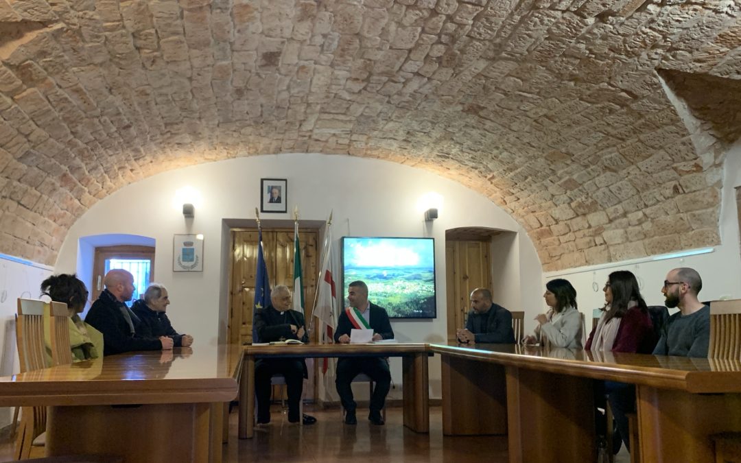Visita pastorale: a Banari l’arcivescovo Gian Franco Saba incontra il consiglio comunale