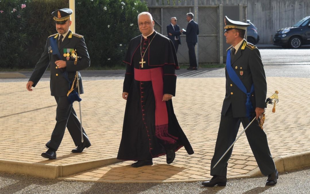 L’arcivescovo Gian Franco alla cerimonia di avvicendamento nel Comando Provinciale della Guardia di Finanza