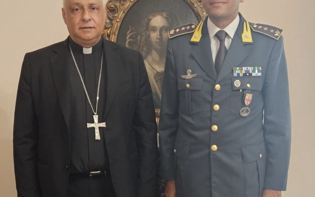 L’arcivescovo Gian Franco incontra il Colonnello Marco Sebastiani, Comandante Provinciale della Guardia di Finanza.