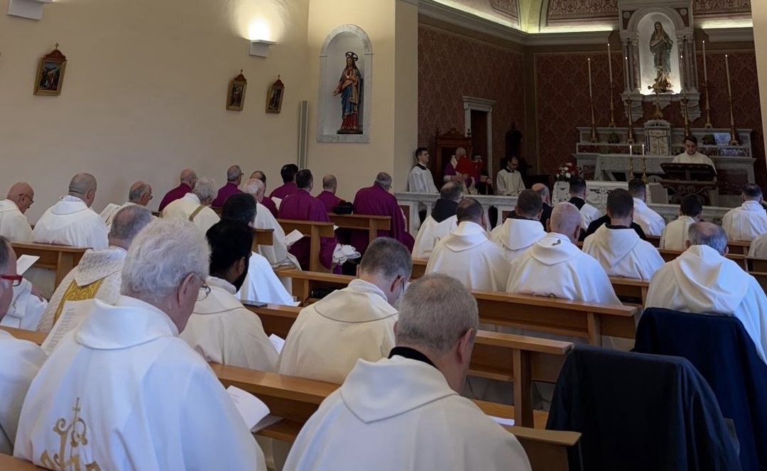 Giovedì Santo, preghiera dell’Ora Media nella cappella del Seminario Arcivescovile