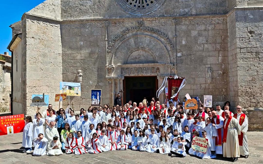 Convegno dei ministranti 2026: i ragazzi della Diocesi a Thiesi con l’Arcivescovo Soddu