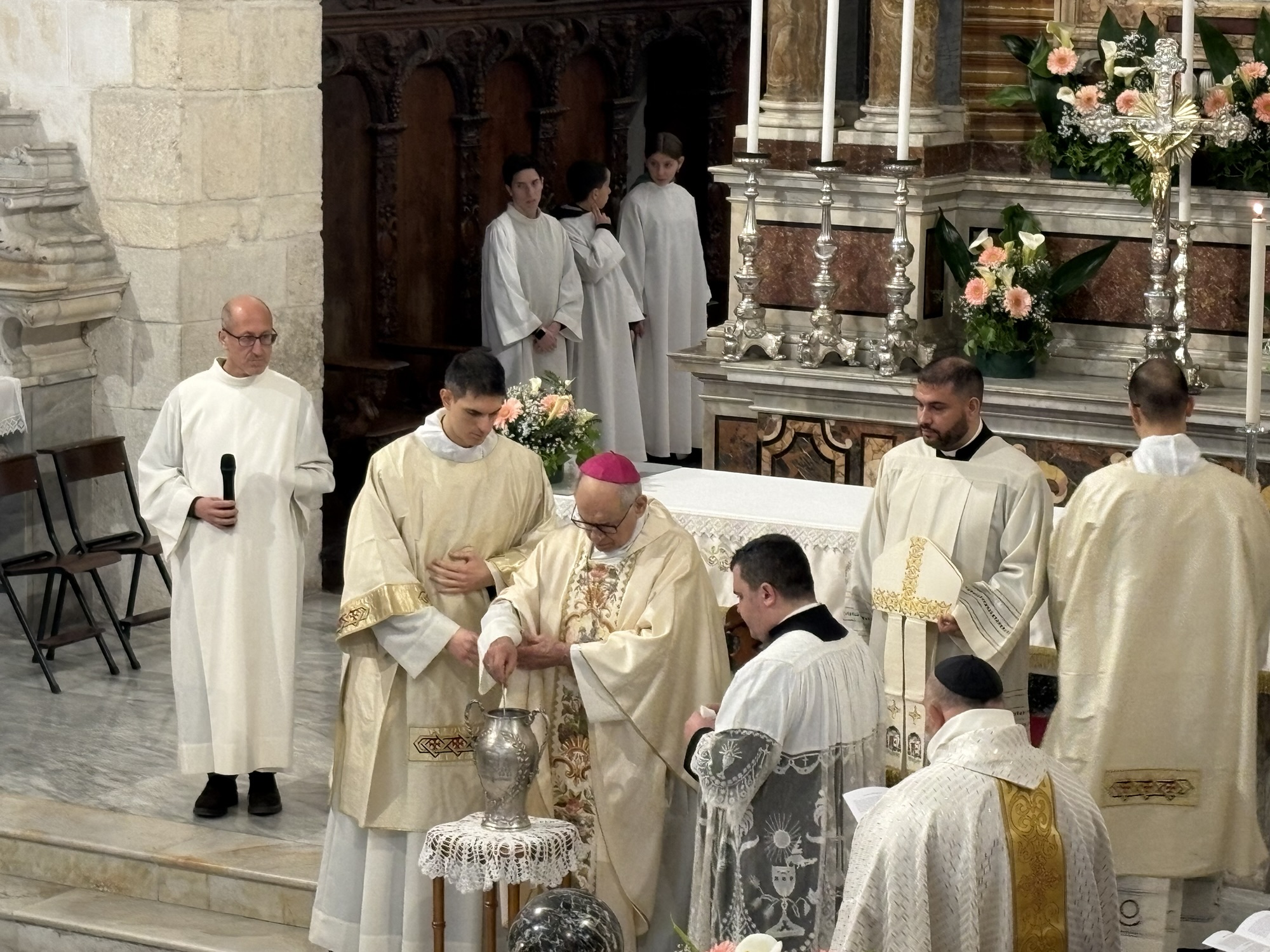 Giovedì Santo – Messa Crismale nella Cattedrale di San Nicola