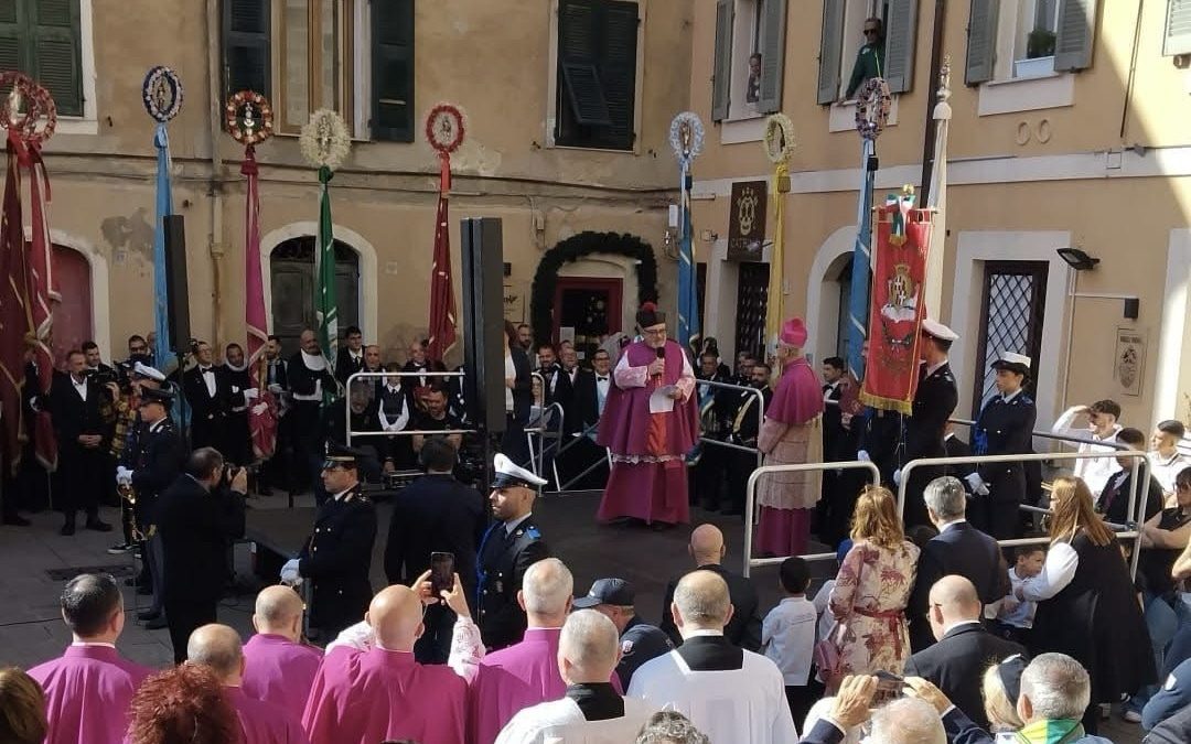 Saluto dell’Amministratore Diocesano Mons. Tamponi all’Arcivescovo Soddu