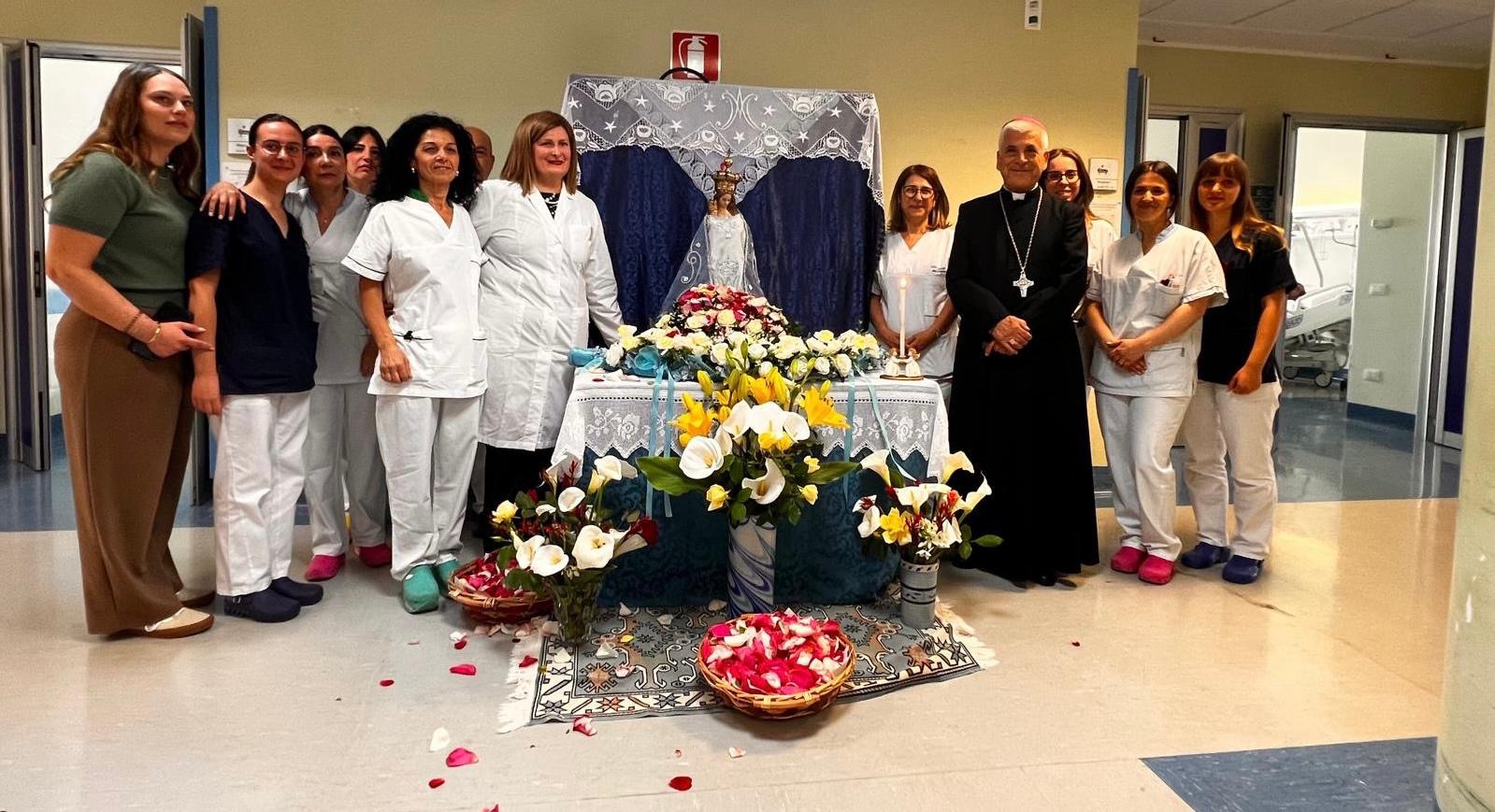La benedizione dell’Arcivescovo nelle corsie dell’Aou di Sassari