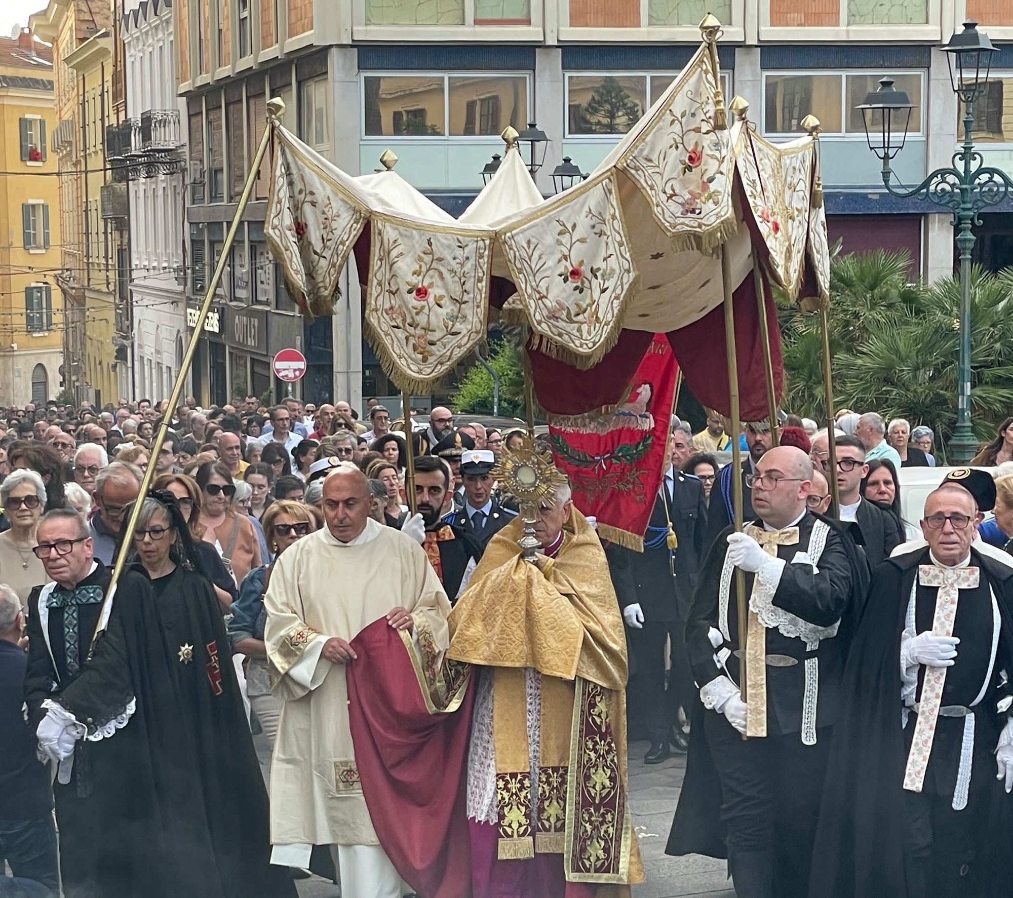 Solennità di Corpus Domini: la celebrazione in cattedrale e la processione